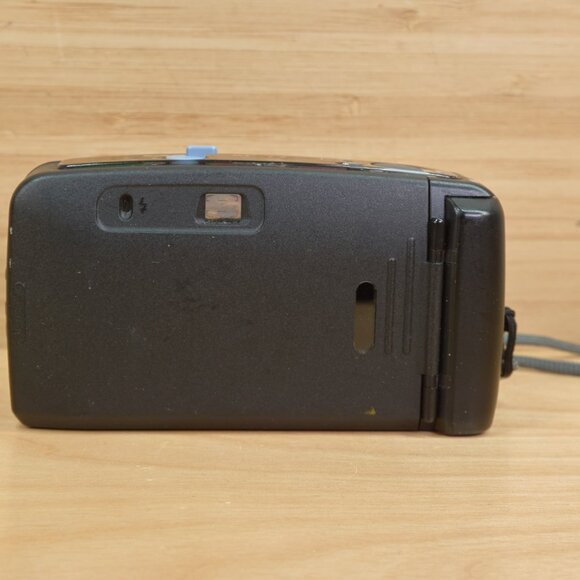 Ricoh AF-77 Point and Shoot 35mm Film Camera / Built-in Flash / Tested - Picture 5 of 8